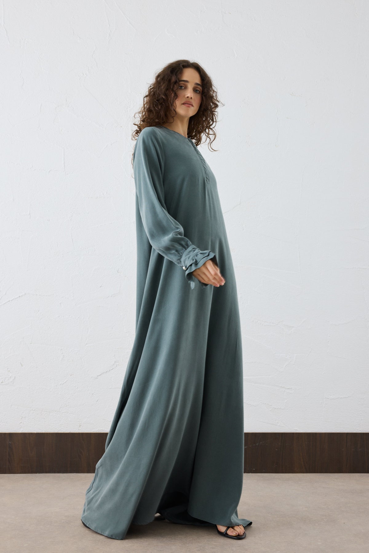ELARA Silk Cupro Maxi Kleid