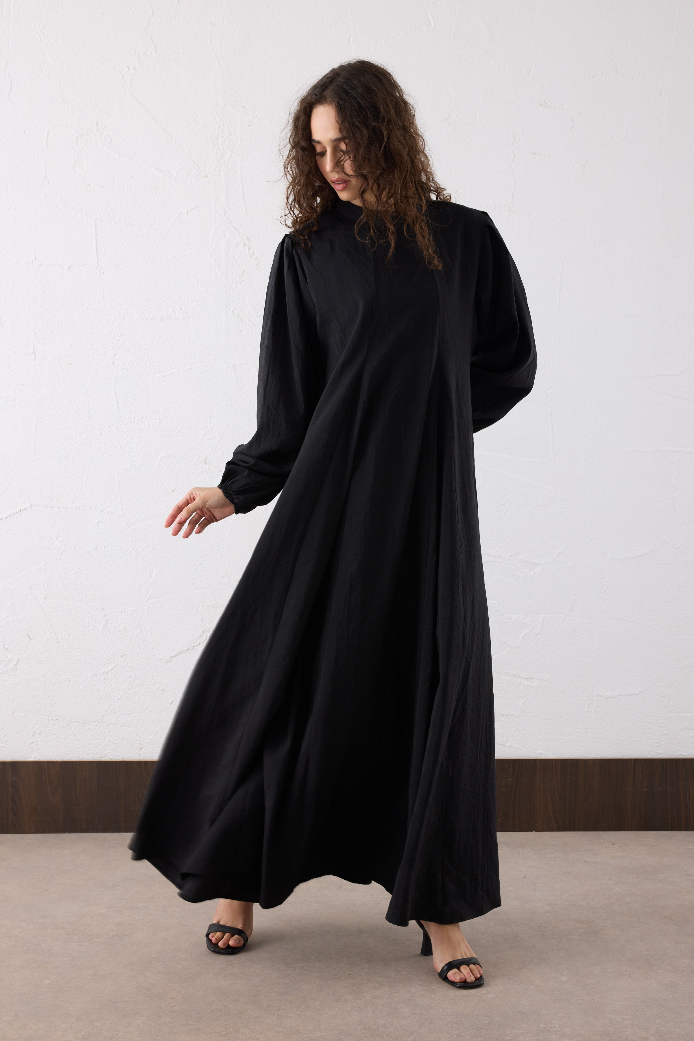 NOURA Crinkle Maxi Kleid