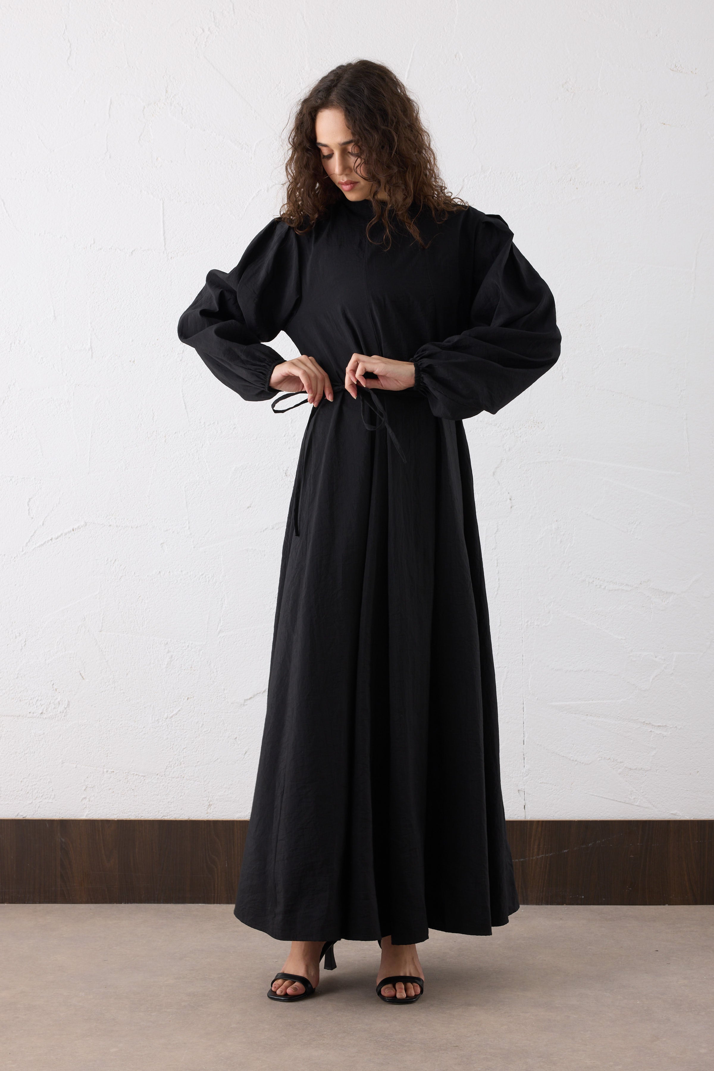 NOURA Crinkle Maxi Kleid