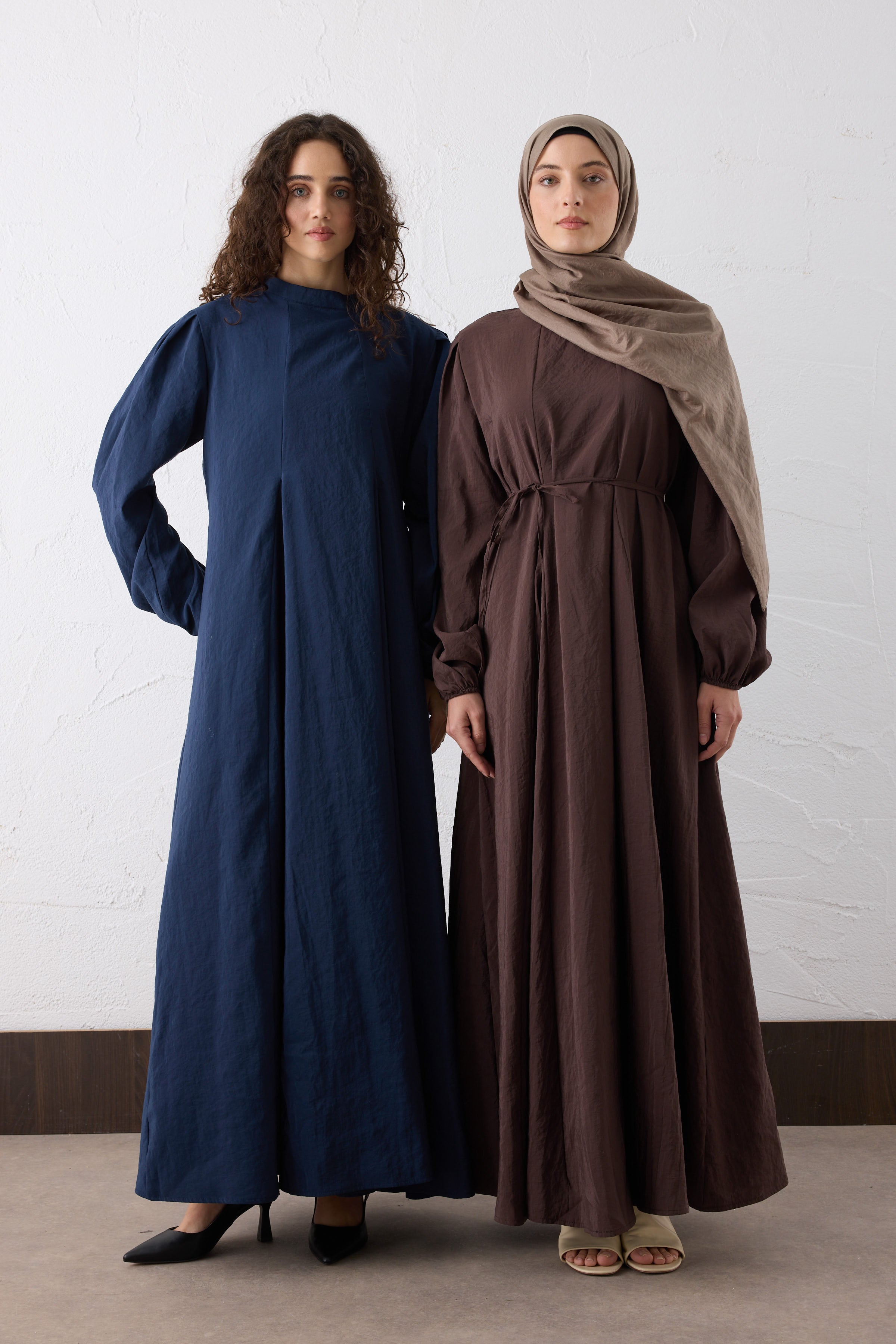 NOURA Crinkle Maxi Kleid