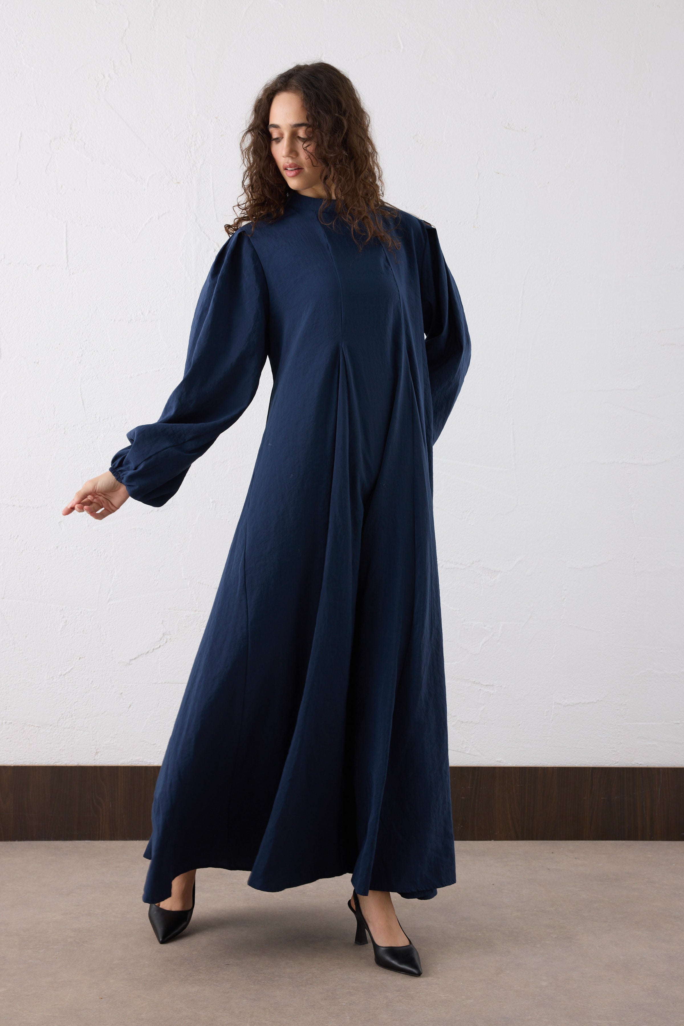NOURA Crinkle Maxi Kleid