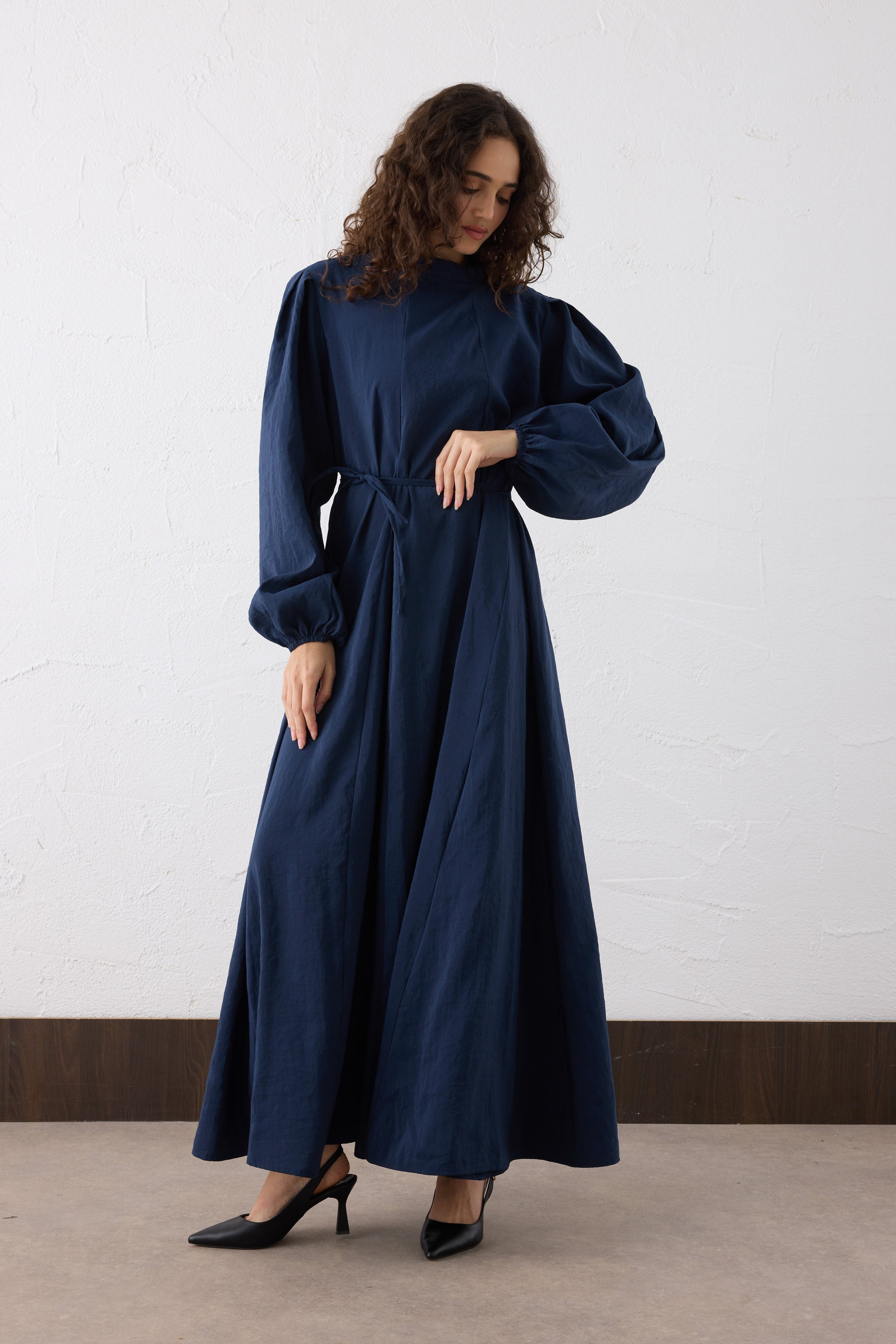 NOURA Crinkle Maxi Kleid