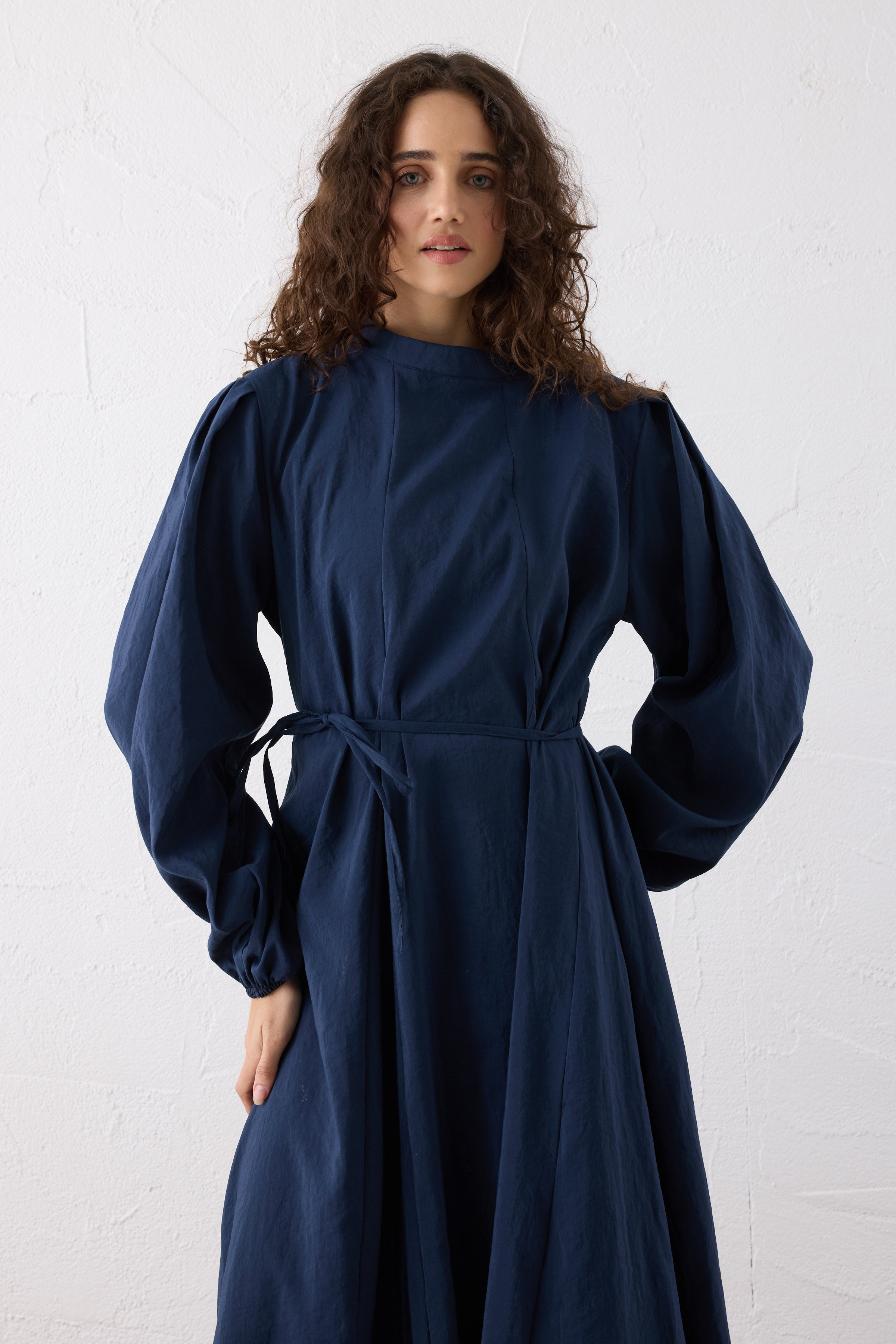 NOURA Crinkle Maxi Kleid