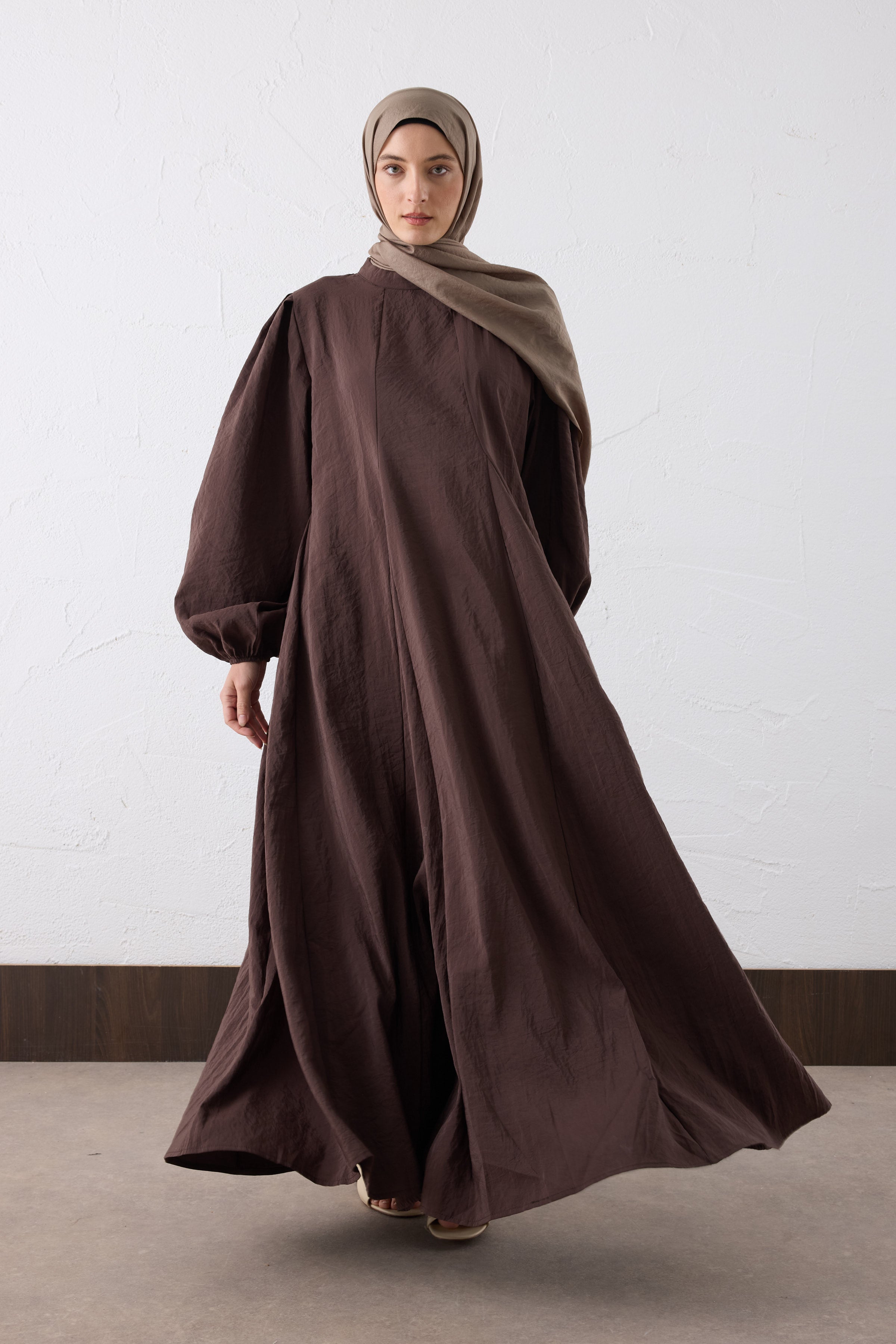 NOURA Crinkle Maxi Kleid