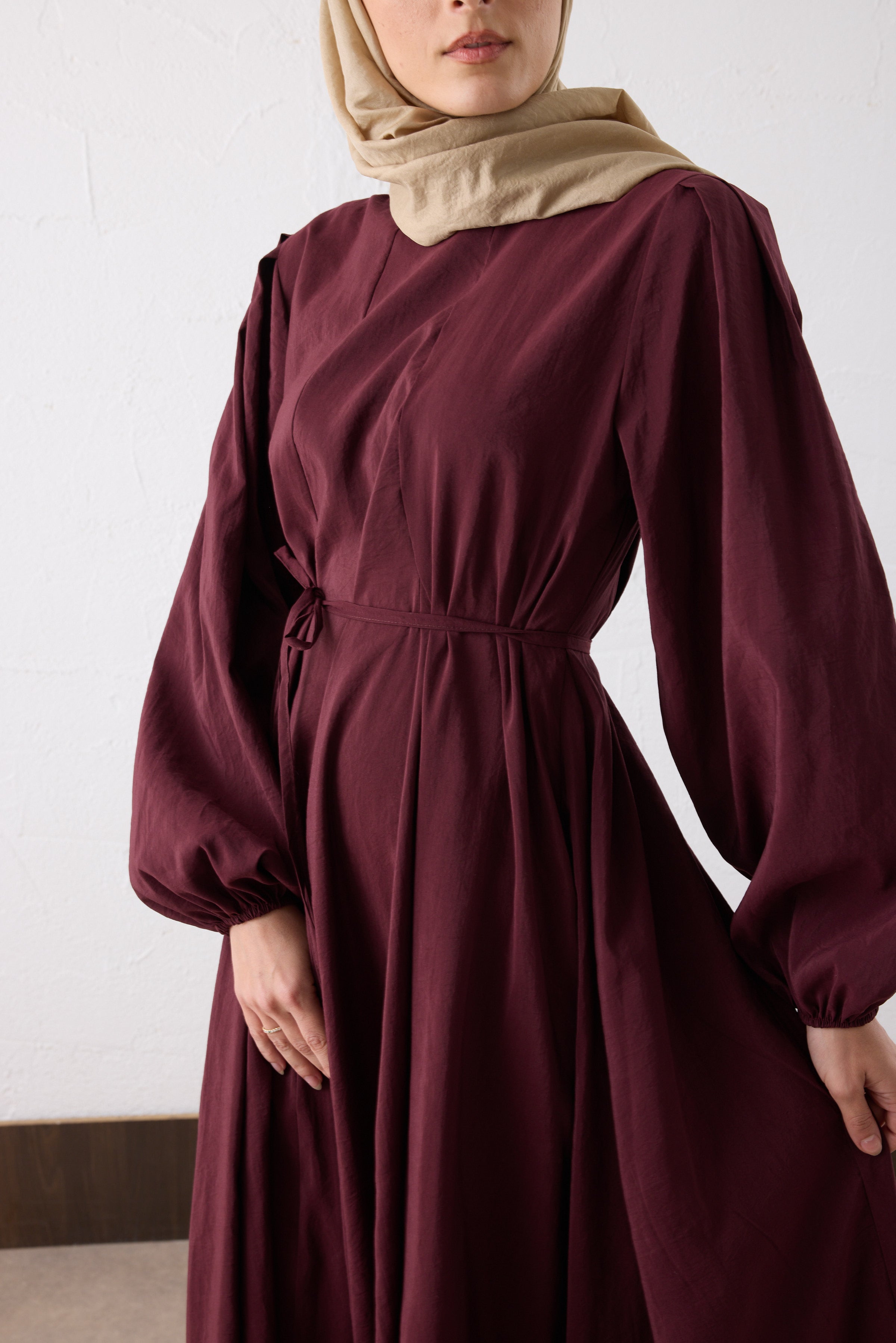 NOURA Crinkle Maxi Kleid