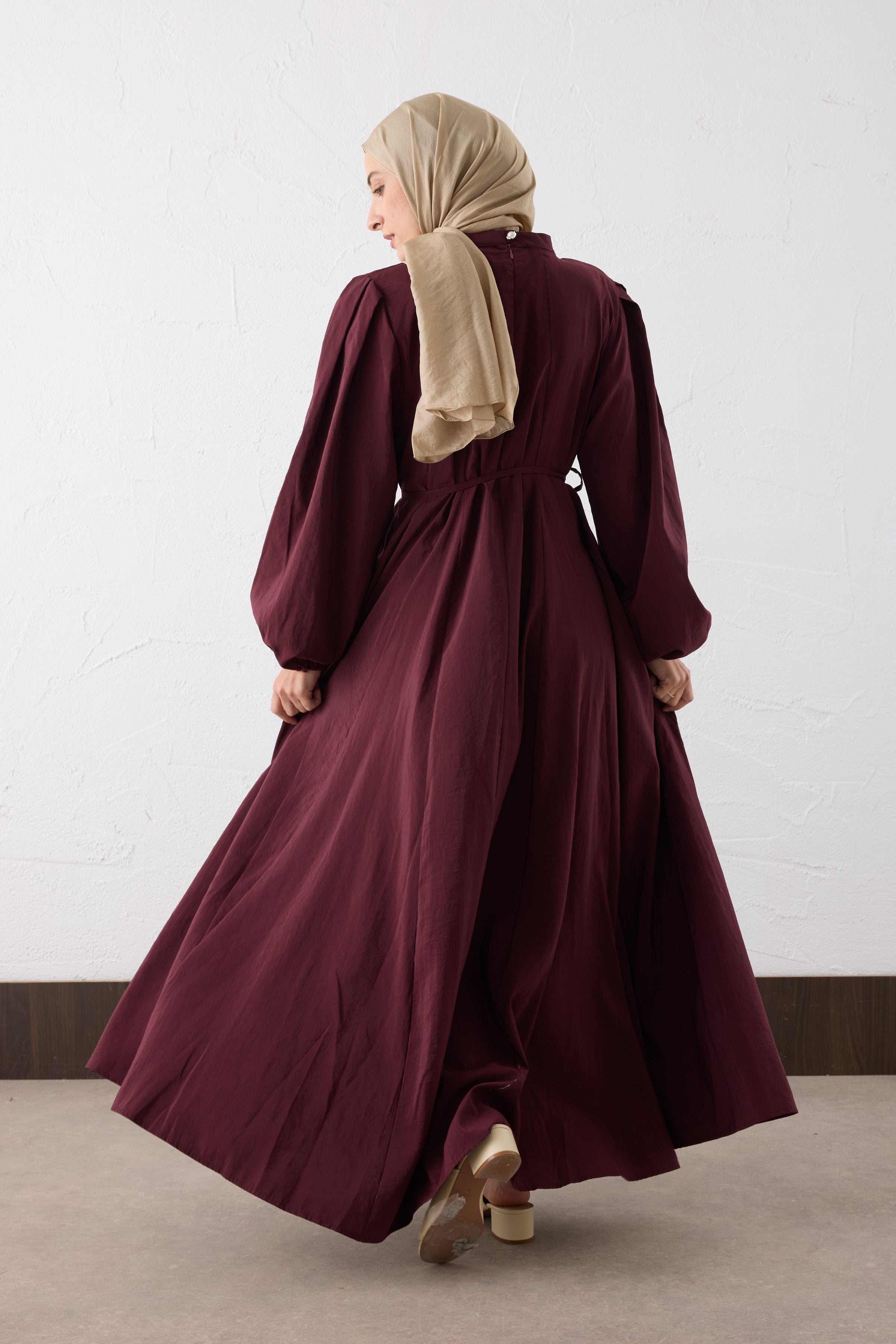 NOURA Crinkle Maxi Kleid