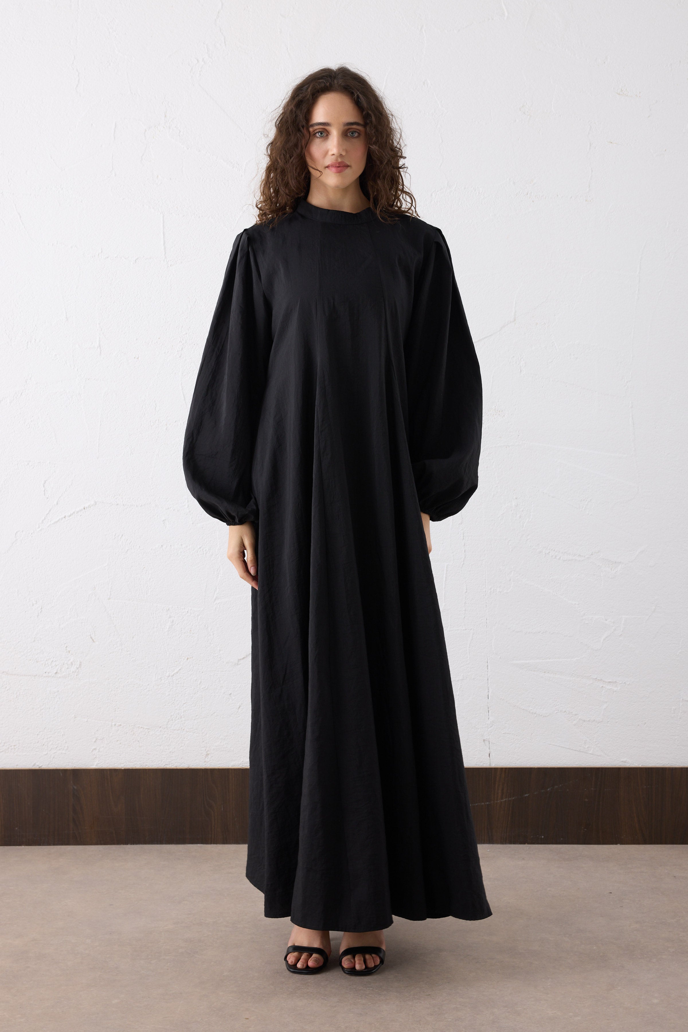 NOURA Crinkle Maxi Kleid