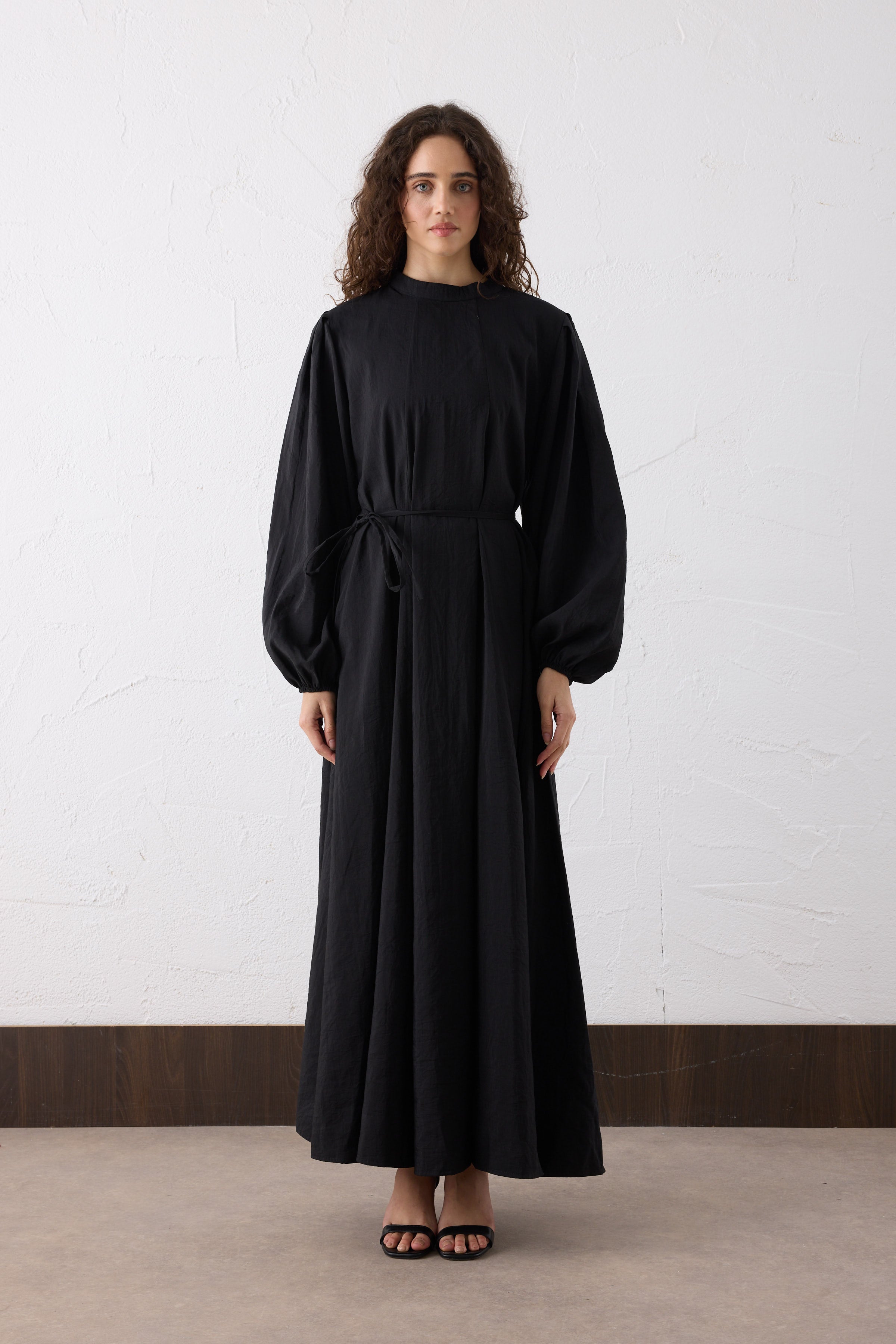 NOURA Crinkle Maxi Kleid