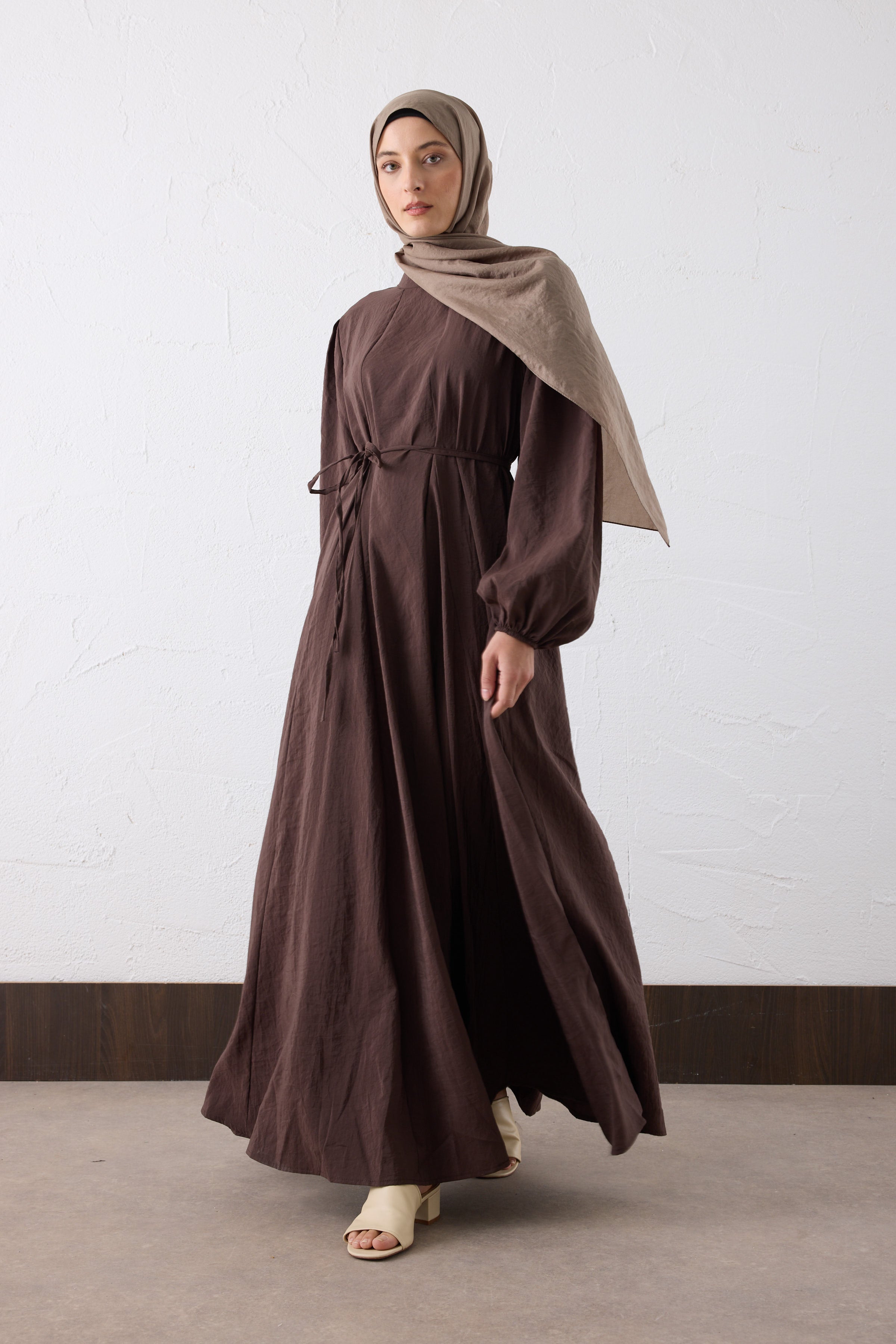 NOURA Crinkle Maxi Kleid
