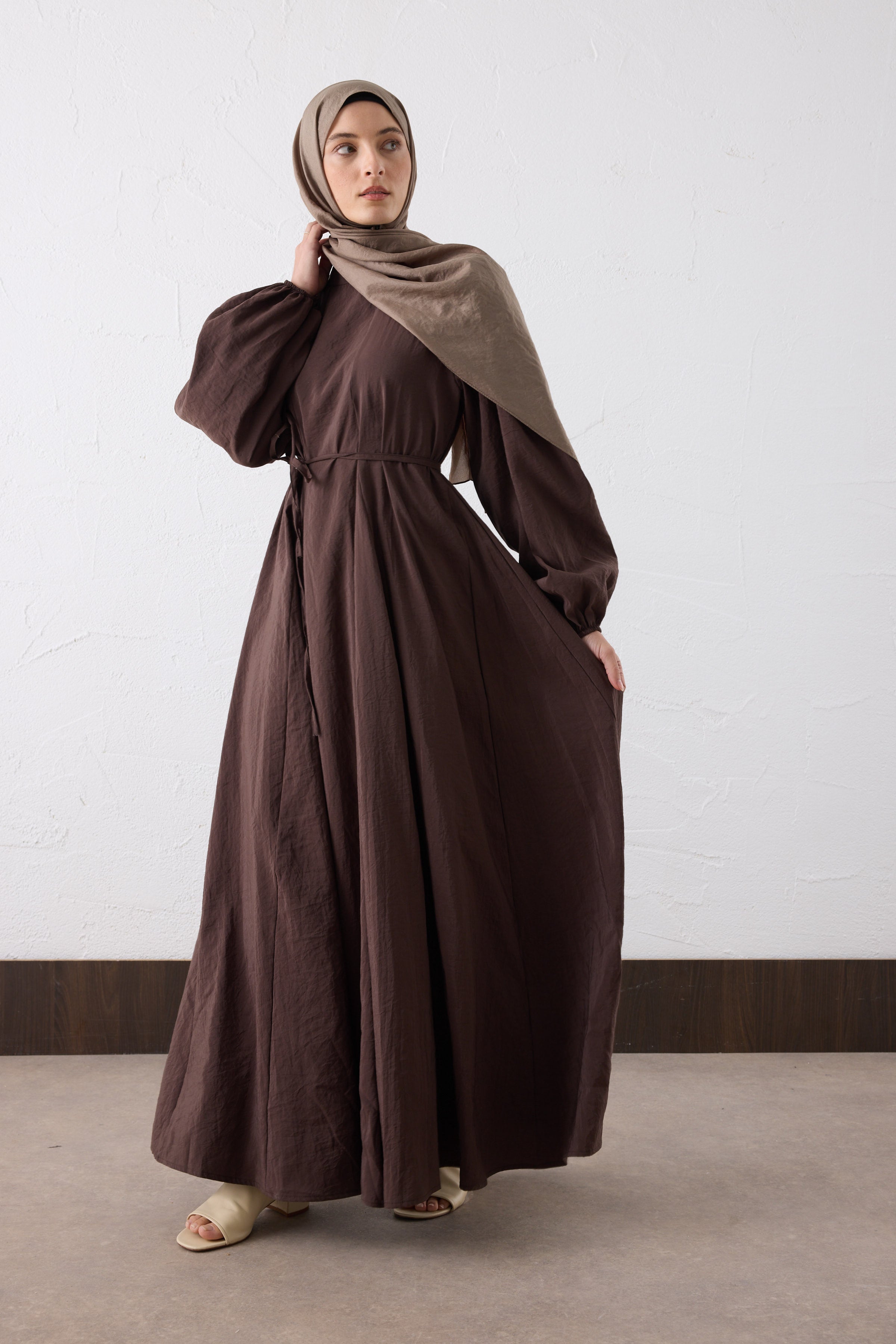 NOURA Crinkle Maxi Kleid