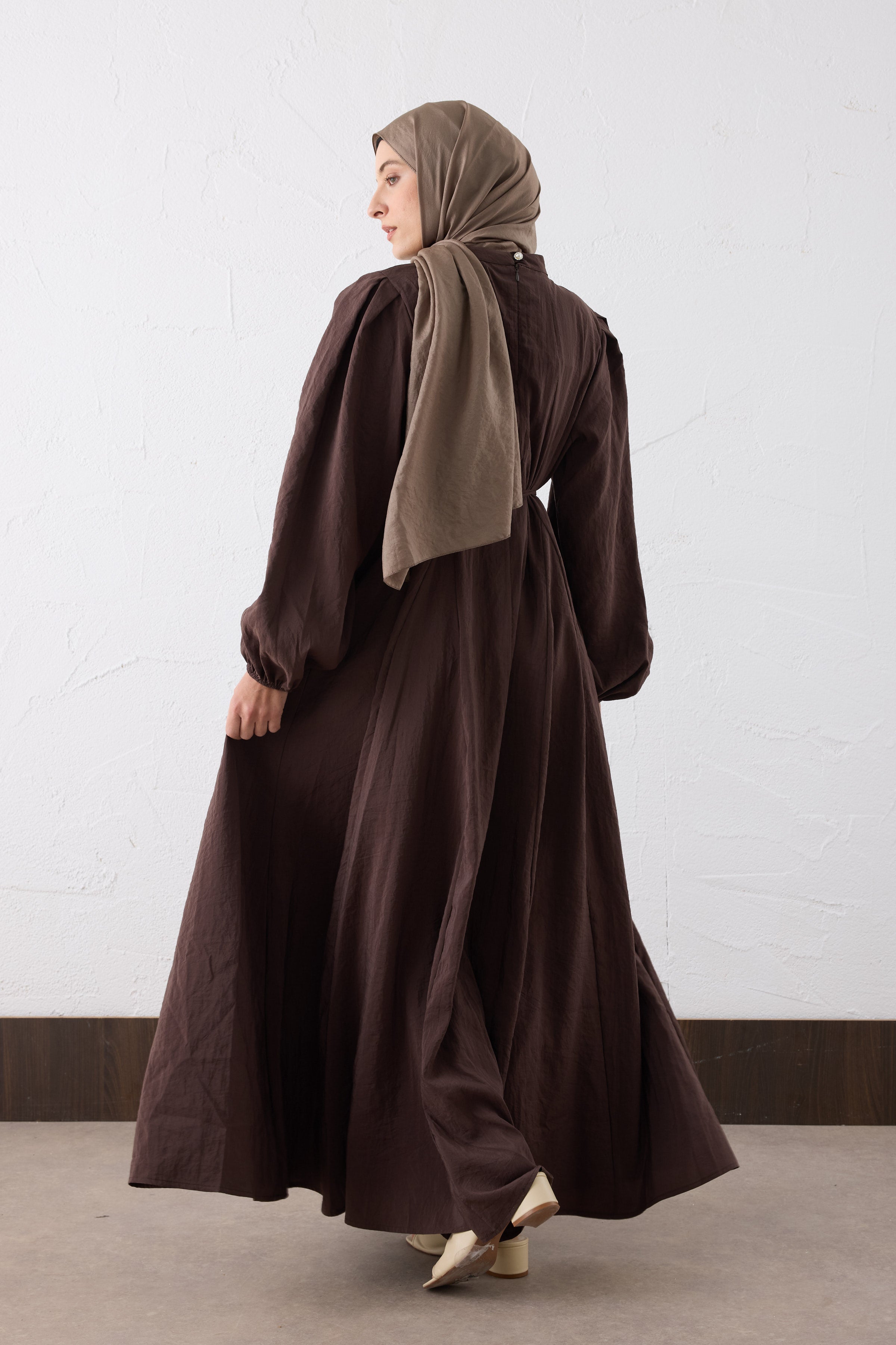 NOURA Crinkle Maxi Kleid